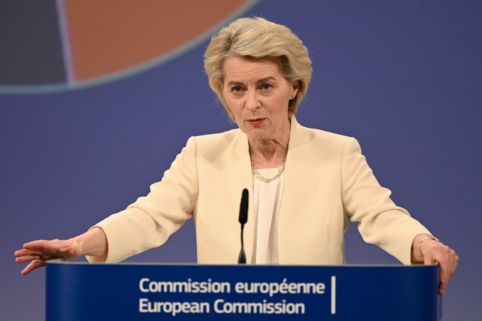 Vizita lui von der Leyen în Groenlanda, amânată din cauza instabilității politice din Danemarca Vizita președintei Comisiei Europene, Ursula von der Leyen, în Groenlanda a fost amânată, potrivit informațiilor Mediafax și Euractiv