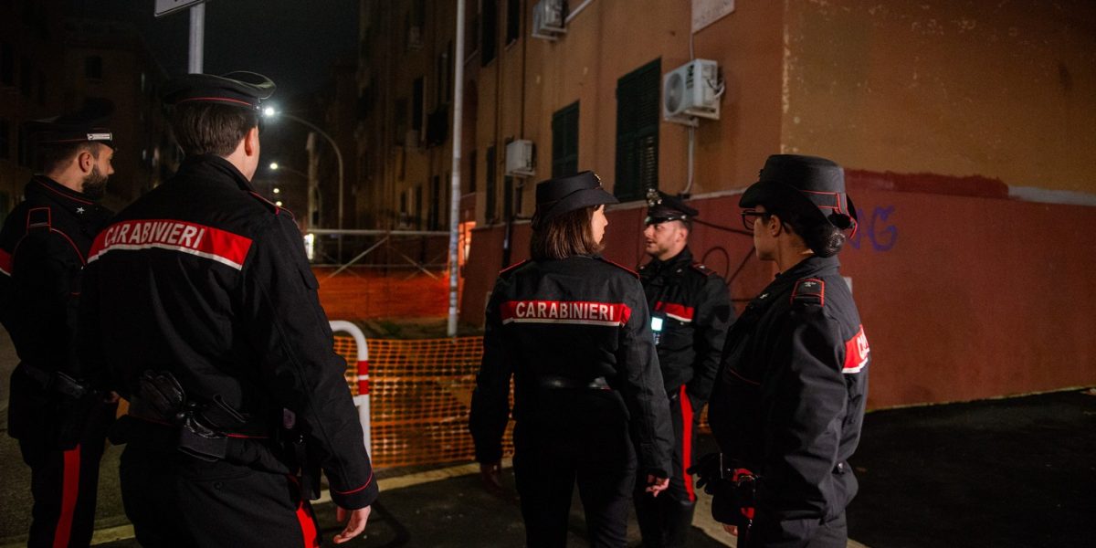 O femeie de origine română a fost salvată de carabinieri în Italia, după ce fiica acesteia a apelat la 112 pentru a raporta violența domestică
