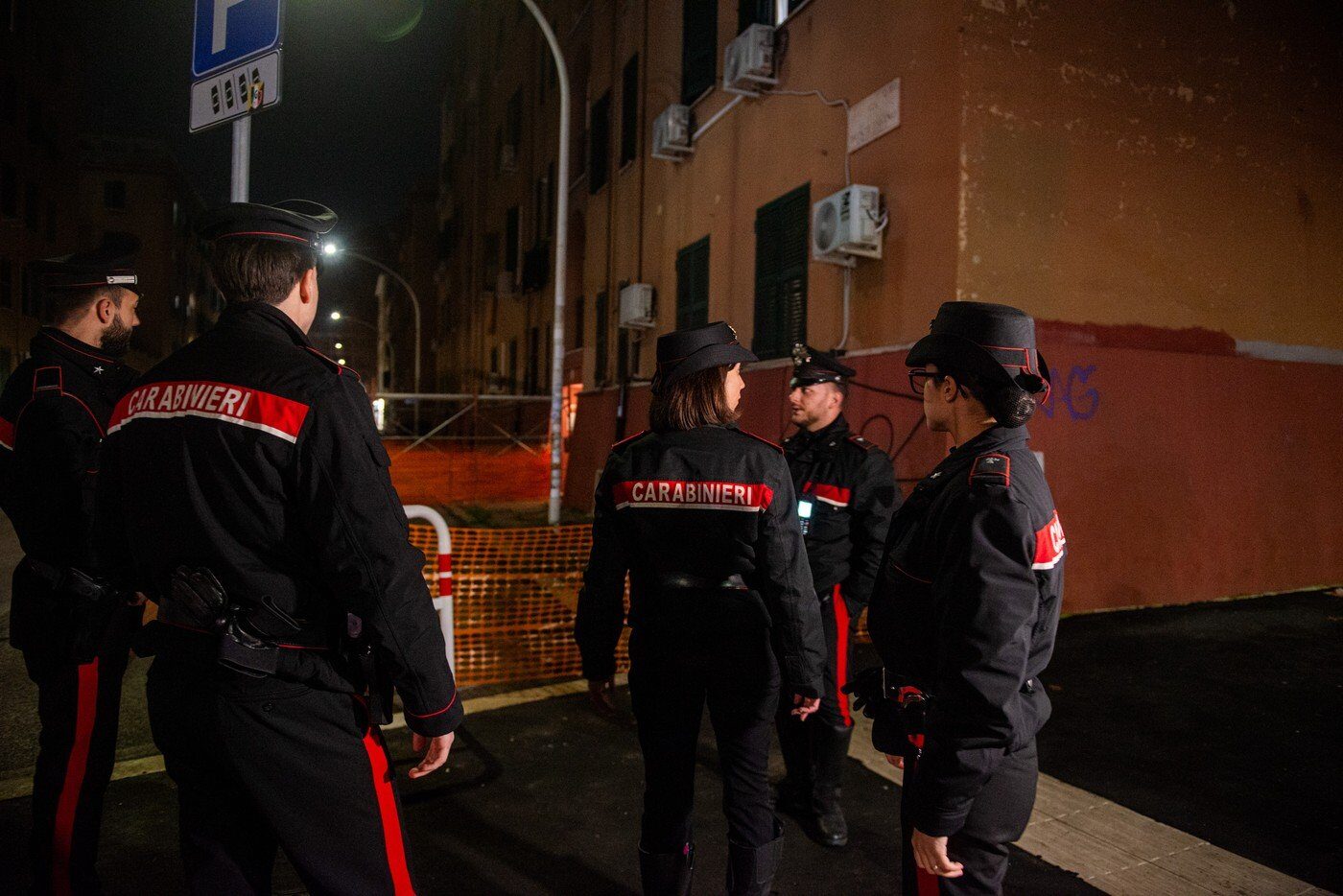 O femeie de origine română a fost salvată de carabinieri în Italia, după ce fiica acesteia a apelat la 112 pentru a raporta violența domestică
