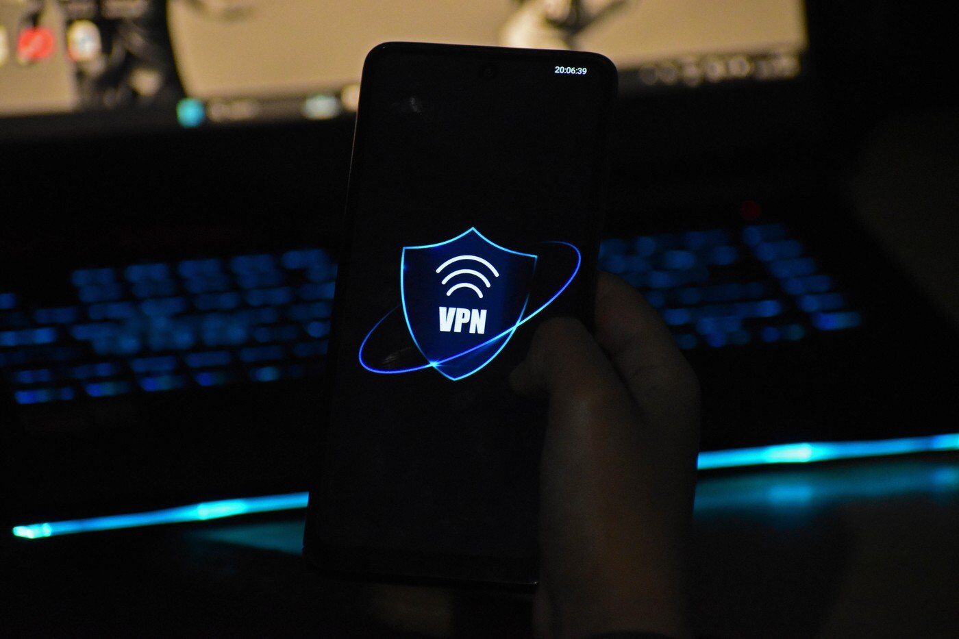 VPN-urile, o necesitate în Rusia: Cenzura digitală și restricțiile impun măsuri ocolitoare Moscova – Utilizarea rețelelor private virtuale (VPN-uri) a explodat în Rusia, devenind o componentă esențială a vieții de zi cu zi, pe fondul cenzurii digitale extinse și al blocării accesului la platformele internaționale