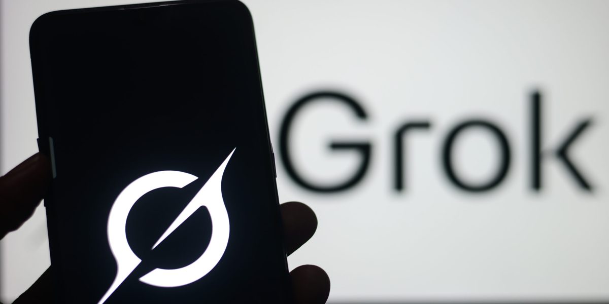 Apple amenință xAI: Grok, dat afară din App Store din cauza imaginilor explicite