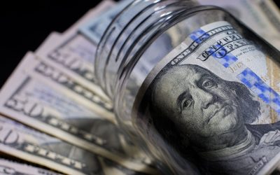 Băncile centrale străine își golesc conturile de obligațiuni americane Țările importatoare de petrol vând în prezent obligațiuni americane, în contextul în care prețurile ridicate ale petrolului, plătite în dolari, le afectează economiile