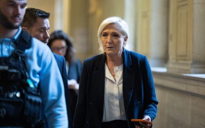 Le Pen, întâlnire secretă cu magnați francezi: Macron, izolat de mediul de afaceri