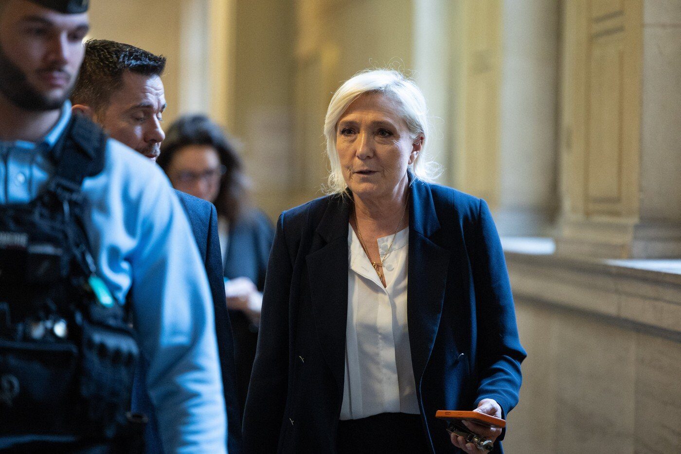 Le Pen, întâlnire secretă cu magnați francezi: Macron, izolat de mediul de afaceri