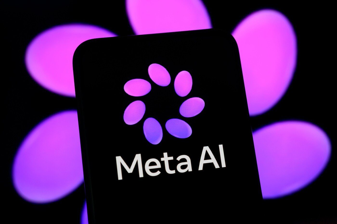 Meta intră în forță în cursa pentru supremația în inteligența artificială cu lansarea Muse Spark, un nou model generativ care promite să rivalizeze cu giganții din domeniu