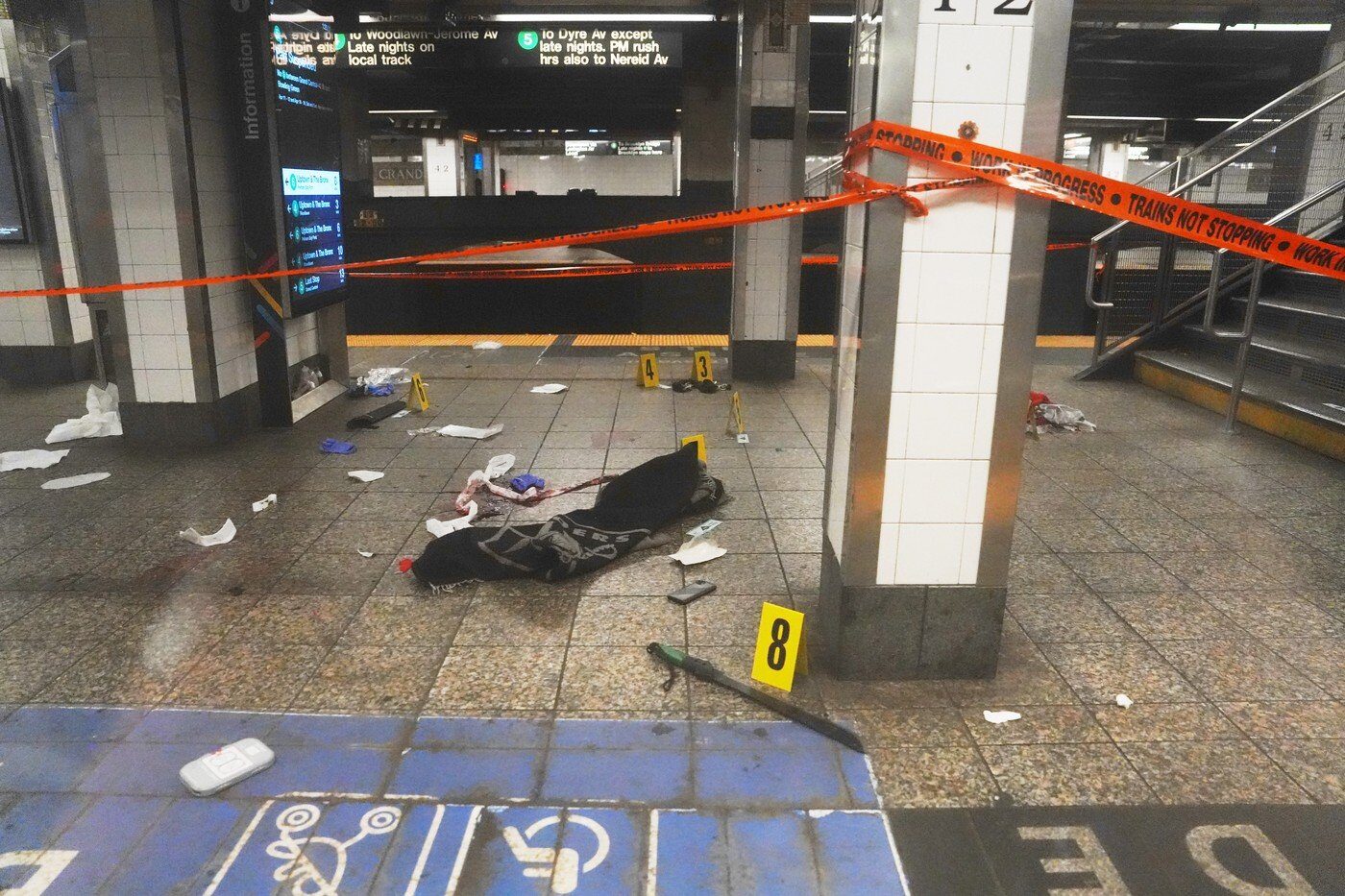 Atac cu maceta la metroul din New York: Agresorul, ucis de polițiști