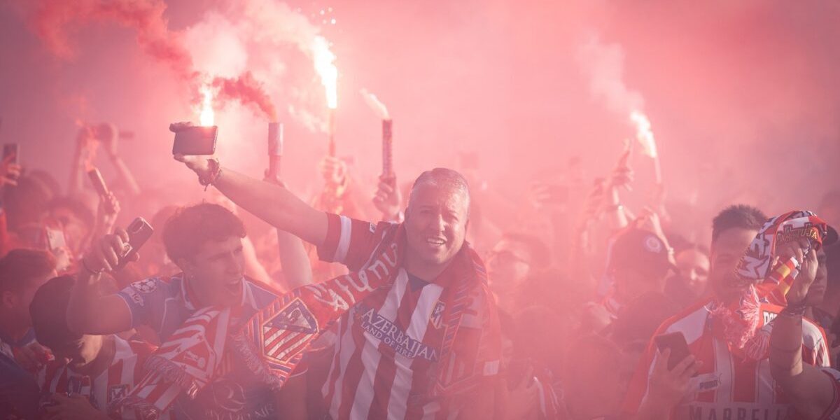 Imagini spectaculoase din Madrid: Fanii, show total înainte de Atletico – Barcelona