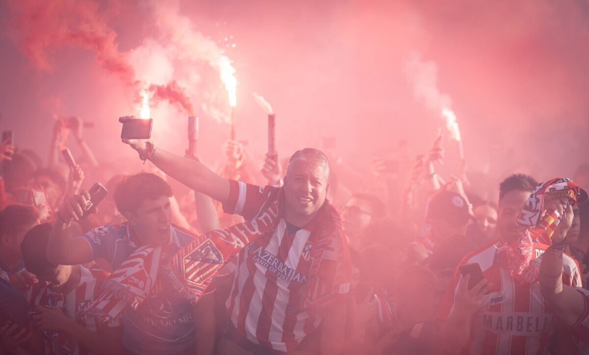 Imagini spectaculoase din Madrid: Fanii, show total înainte de Atletico – Barcelona