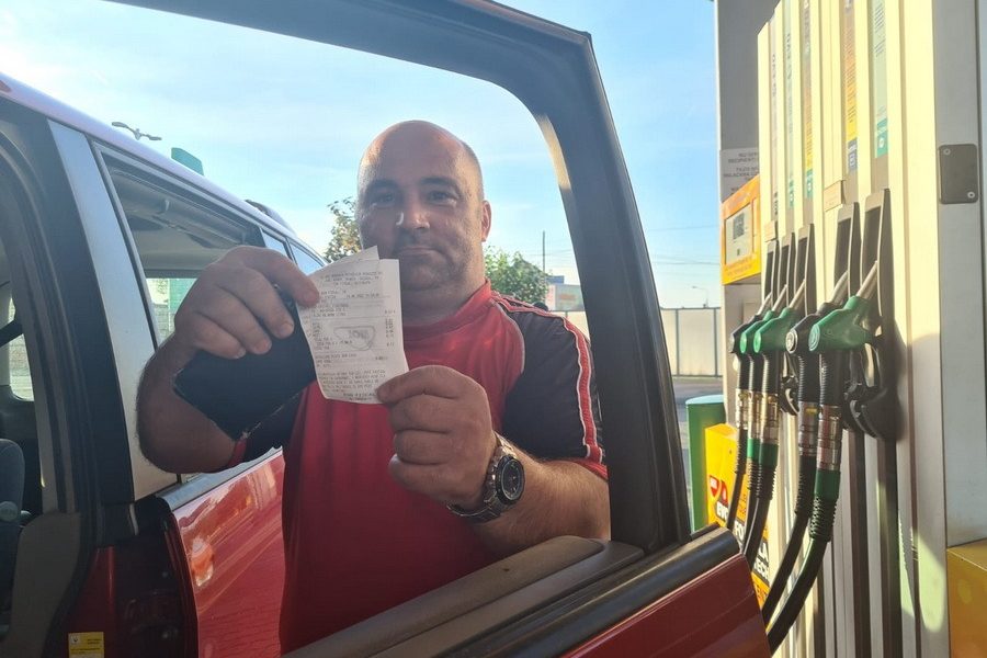 ORADEA – Prețul motorinei ar putea scădea la pompă în România în 2-3 săptămâni, a anunțat Ministrul Energiei, Bogdan Ivan, precizând că acest lucru depinde de stabilizarea prețurilor la nivel global