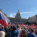 Mii de tineri, în stradă la Praga: Proteste pentru radioul și TV publice