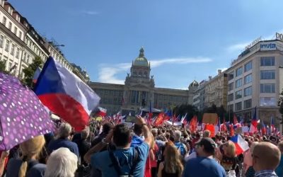 Mii de tineri, în stradă la Praga: Proteste pentru radioul și TV publice