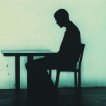 Munca modernă: Izolare la birou? Singurătatea crește, productivitatea scade în România