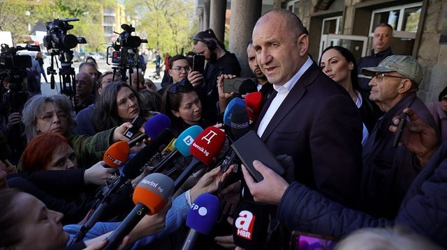 Radev, victorie anti-apatie în Bulgaria: Neîncrederea, la cote mari pentru politicieni