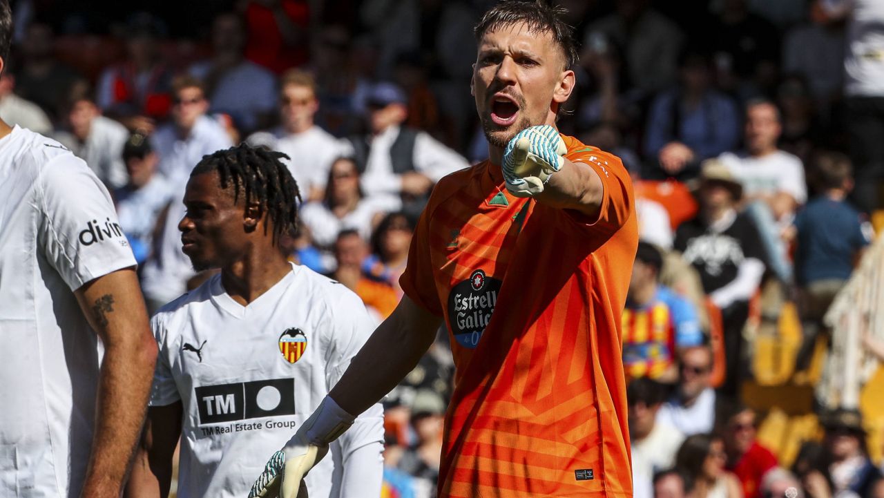 Europa League: Andrei Ionuț Radu, în dificultate la Freiburg, în timp ce Braga și Betis Sevilla au remizat Meciurile tur din sferturile de finală ale Europa League au debutat cu o partidă spectaculoasă, dar și cu emoții pentru fanii fotbalului românesc