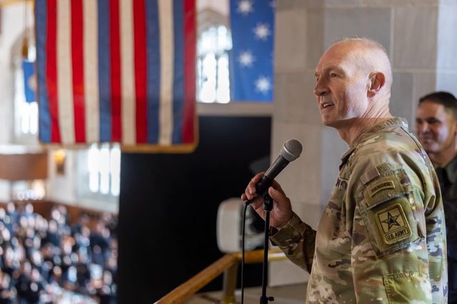 Secretarul Apărării SUA, Pete Hegseth, i-a cerut șefului Statului Major al Armatei, generalul Randy George, să demisioneze și să se pensioneze imediat, conform declarațiilor a doi oficiali ai Apărării și o sursă familiarizată cu situația