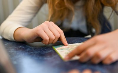 O româncă din Carsoli, Italia, a fugit cu un „premiu” de 500.000 de euro, dar lozul era fals O poveste incredibilă, cu iz de telenovelă, a zguduit micul oraș Carsoli din Italia și a ajuns rapid în atenția publică