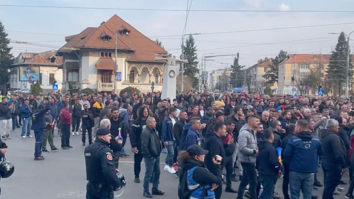 MAI MULȚI ANGAJAȚI DE LA COMPLEXUL ENERGETIC OLTENIA, AUTODENUNȚURI PRIVIND MITA PENTRU CONTRACTE