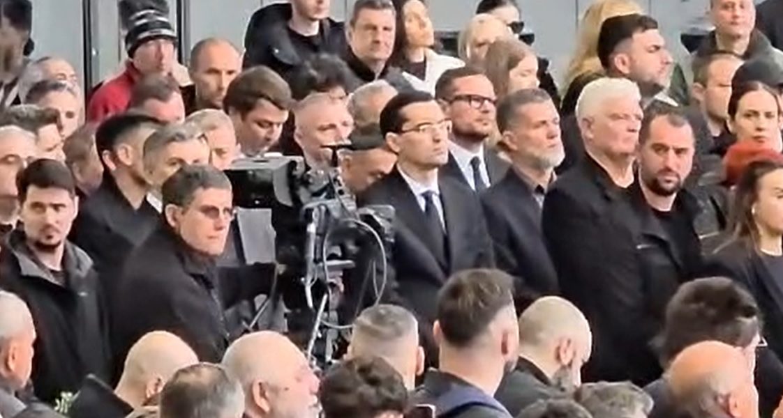 Sicriul cu trupul neînsuflețit al lui Mircea Lucescu a fost depus la Arena Națională din București, unde Răzvan Burleanu și Ionuț Lupescu au lăsat deoparte dușmănia