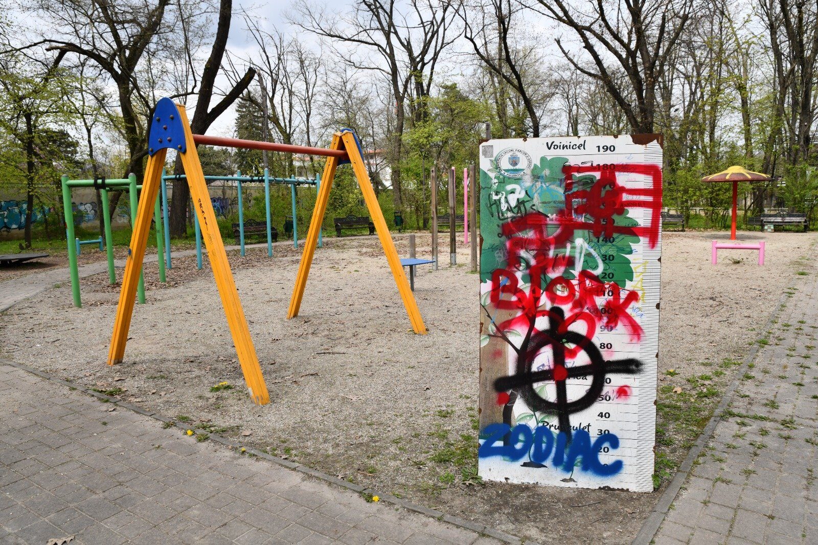 Un nou Herăstrău, cu mobilier urban ridicol și „cașcarabete” ilegale, spune Ciucu