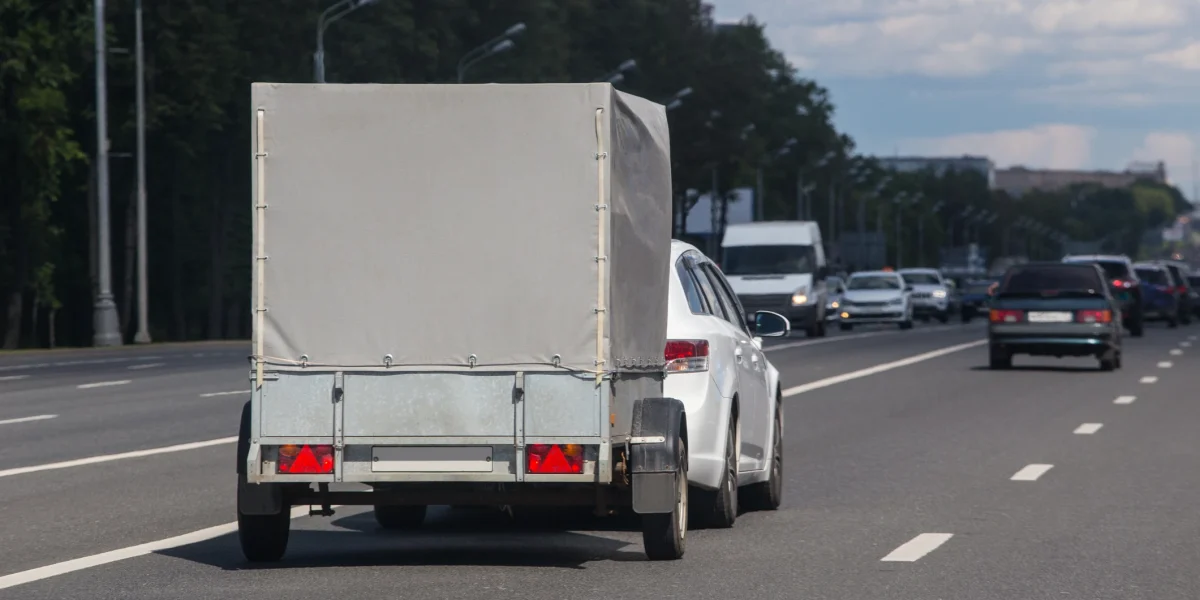 Rovinieta: Schimbări MAJORE pentru șoferii cu remorcă în România!