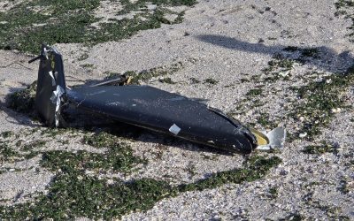 RESTURI DE DRONĂ, DESCOPERITE PE LITORALUL ROMÂNESC: AUTORITĂȚILE INVESTIGHEAZĂ Un posibil fragment dintr-o dronă a fost descoperit vineri după-amiaza pe litoralul românesc, în urma unui apel la numărul de urgență 112