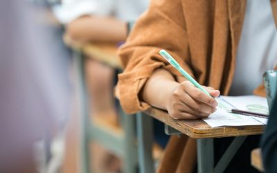 Ora 14:00, ziua de vineri, aduce elevilor de clasa a XII-a veștile mult așteptate despre rezultatele de la simularea examenului de Bacalaureat 2026