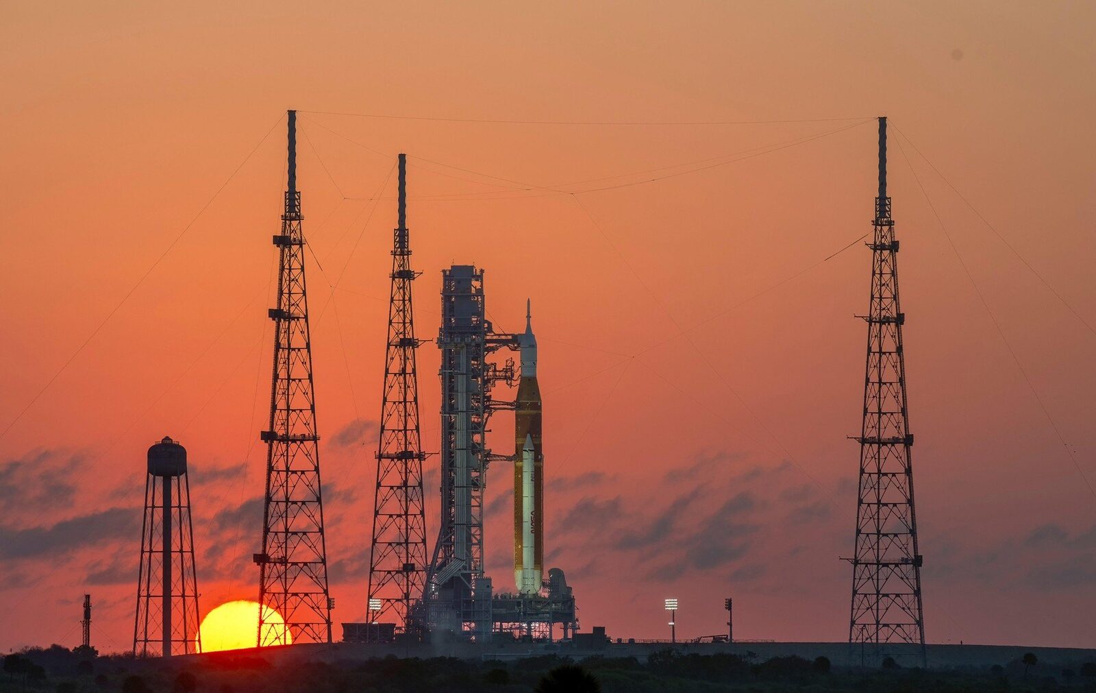 NASA lansează misiunea Artemis II în ciuda riscurilor radiațiilor solare Agenția Spațială Americană (NASA) pregătește lansarea misiunii Artemis II, o etapă importantă în programul de explorare lunară