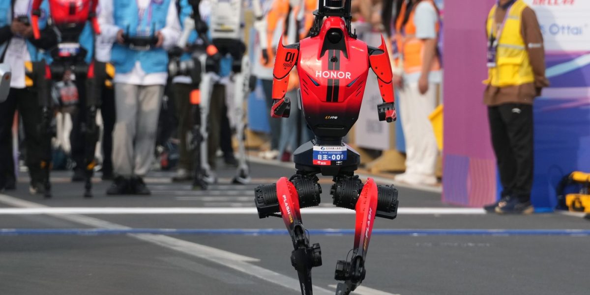 China dă Lumea peste cap: Robotul-umanoid care schimbă totul