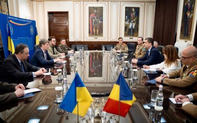 România și Ucraina demarează un proiect comun de dezvoltare și producție de drone, finanțat cu 200 de milioane de euro București, 18 Aprilie 2024 – România și Ucraina au făcut primii pași concreți spre un proiect comun de dezvoltare și producție de drone, în urma discuțiilor bilaterale privind apărarea, desfășurate la București