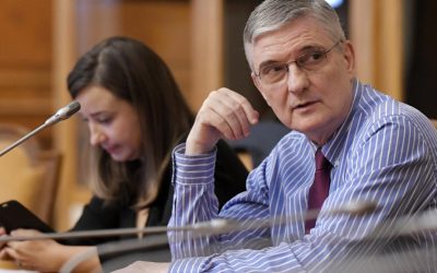 România, avertizată de recesiune din cauza războiului din Iran: Dăianu recomandă prudență în cheltuieli București – Președintele Consiliului Fiscal, DANIEL DăIANU, a tras un semnal de alarmă cu privire la riscul de recesiune pentru România, din cauza scumpirilor generate de războiul din Iran