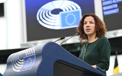 România redirecționează peste 2,8 miliarde de euro din fonduri europene pentru a investi în domenii strategice, precum tehnologie, apărare și locuințe sociale, conform procesului de revizuire a Politicii de Coeziune pentru perioada 2021-2027