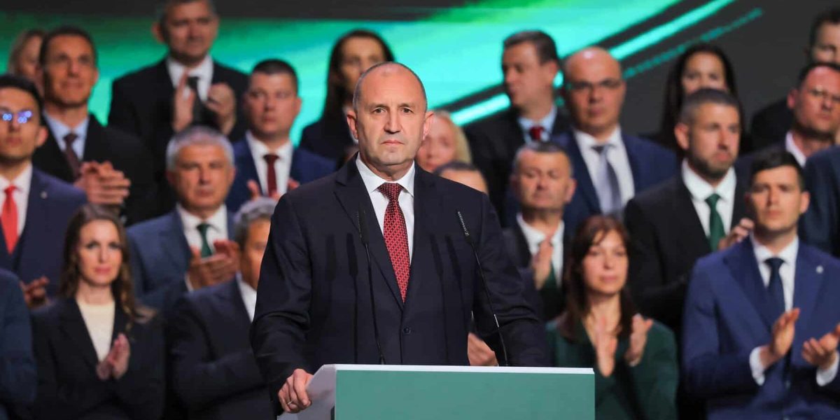 Război în Bulgaria: Radev, favorit. Ce urmărește fostul președinte?