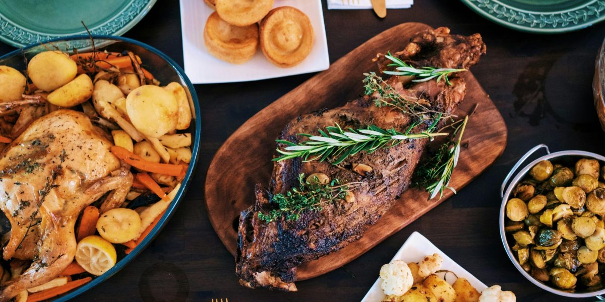 Mielul la cuptor, vedeta mesei de Paște: Rețeta bunicii de succes