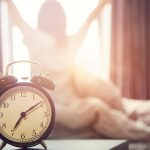 Rutina matinală de 4 minute care îți setează ziua: Secretul succesului!