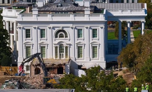 Un plan ambițios al fostului președinte American Donald Trump pentru construcția unei săli de bal la Casa Albă rămâne incert, în ciuda aprobării de către o comisie federală de urbanism