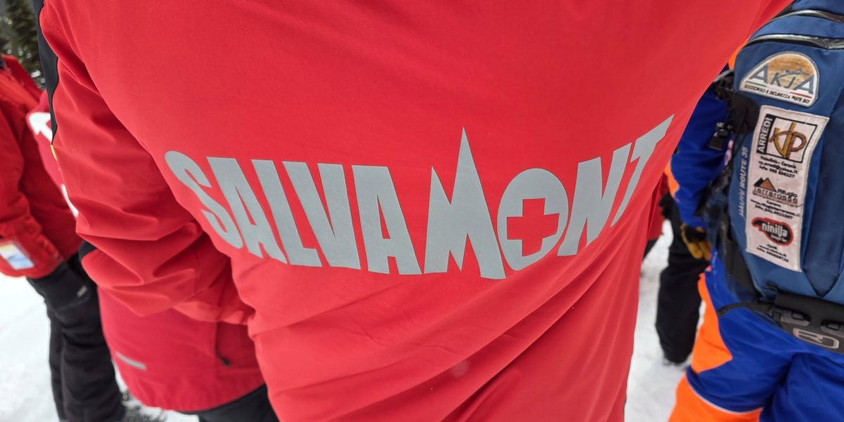 O turistă din Cluj, rănită pe un traseu montan din Sibiu O turistă în vârstă de 42 de ani, din Cluj, a suferit o accidentare la nivelul genunchiului în timpul unei drumeții pe un traseu montan din județul Sibiu