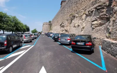 Pumn în față pentru un loc de parcare: Scandal în stradă