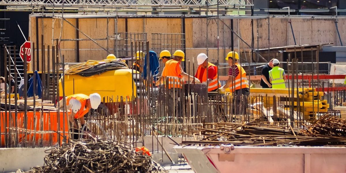 România, campioană la muncă: Câte ore muncesc românii, față de restul UE?