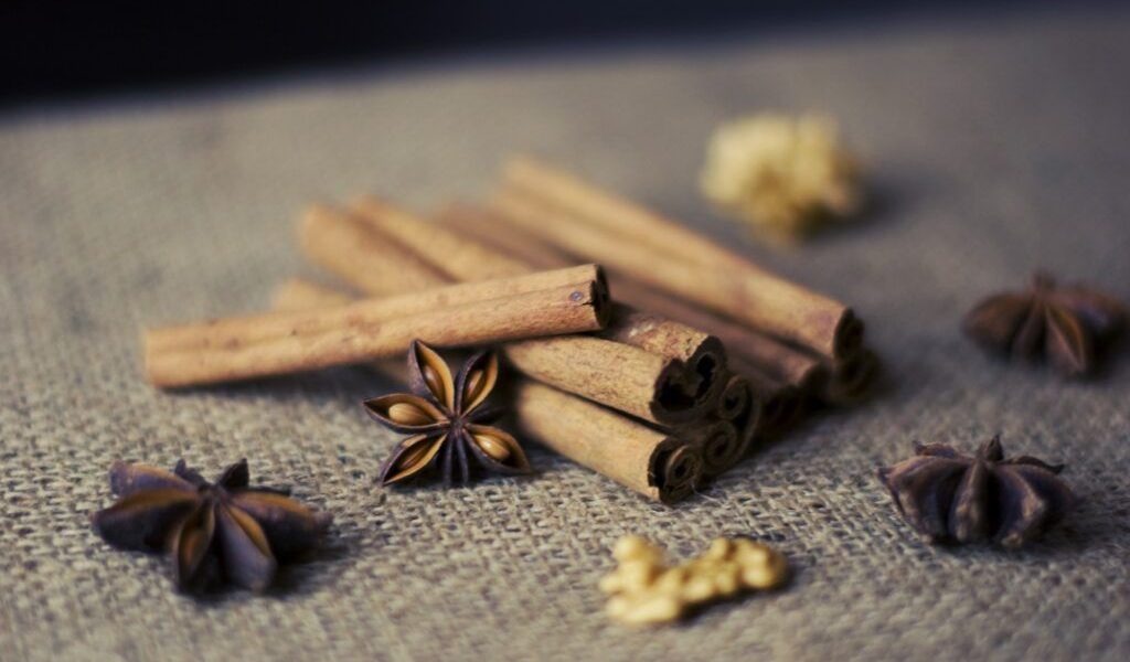 Scorțișoara și medicamentele: Combinația PERICULOASĂ care te poate îmbolnăvi