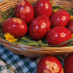 Culori vibrante din bucătărie: Cum refolosești cojile de ceapă, sfeclă și varză roșie