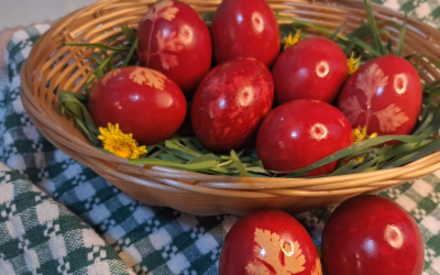 Vopsirea ouălor de Paște: metode tradiționale și trucuri pentru rezultate spectaculoase Pentru mulți români, apropierea Paștelui înseamnă nu doar pregătirea bucatelor tradiționale, ci și vopsirea ouălor