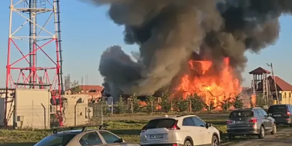 Un incendiu puternic a izbucnit marți dimineață la o biserică din lemn din Săcălaz, județul Timiș, în plină Săptămână a Patimilor, potrivit informațiilor disponibile