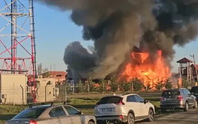 Un incendiu puternic a izbucnit marți dimineață la o biserică din lemn din Săcălaz, județul Timiș, în plină Săptămână a Patimilor, potrivit informațiilor disponibile