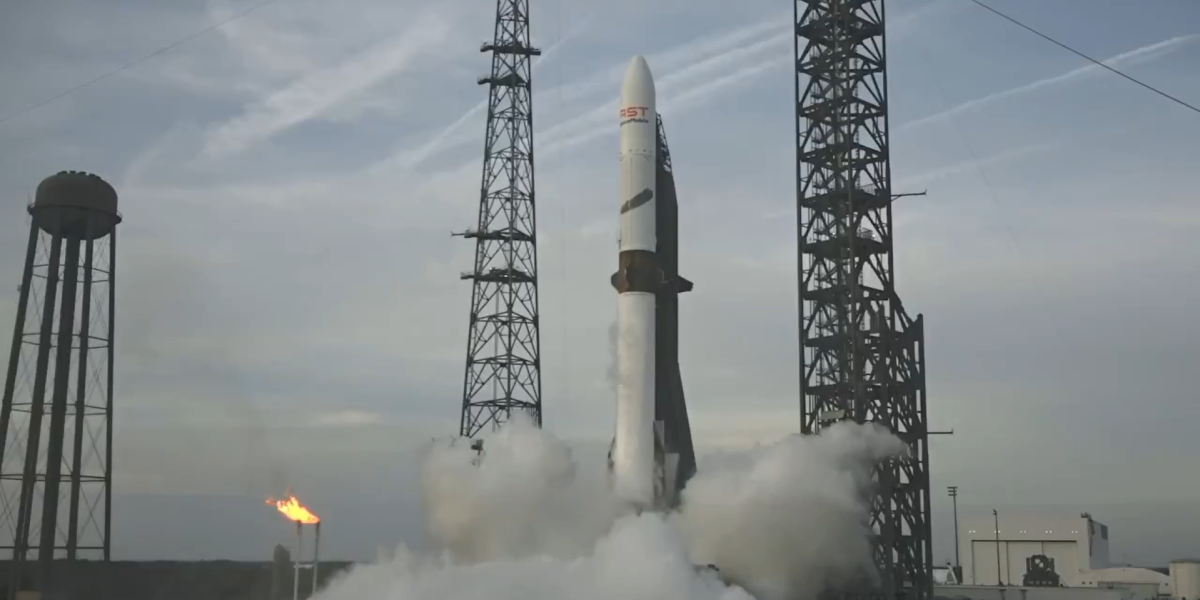 Blue Origin reușește: Aterizare pentru motorul New Glenn, rivalitate cu SpaceX