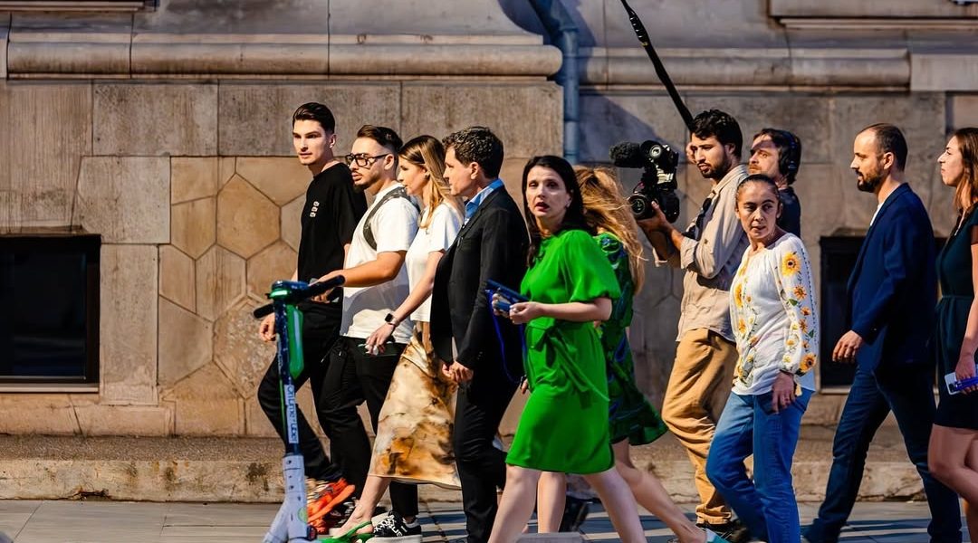 DIICOT investighează implicarea apropiaților lui Nicușor Dan în scandalul fotografiilor false din campania prezidențială din 2025 Procurorii din cadrul Secției de Combatere a Infracțiunilor de Terorism și Criminalității Informatice au deschis urmărirea penală in rem în dosarul fotografiilor trucate care au apărut în timpul campaniei electorale pentru prezidențialele din 2025