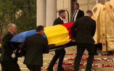 Cortegiul funerar cu trupul neînsuflețit al legendarului antrenor Mircea Lucescu a ajuns vineri dimineață la Biserica Sfântul Elefterie din București, unde a început slujba de înmormântare