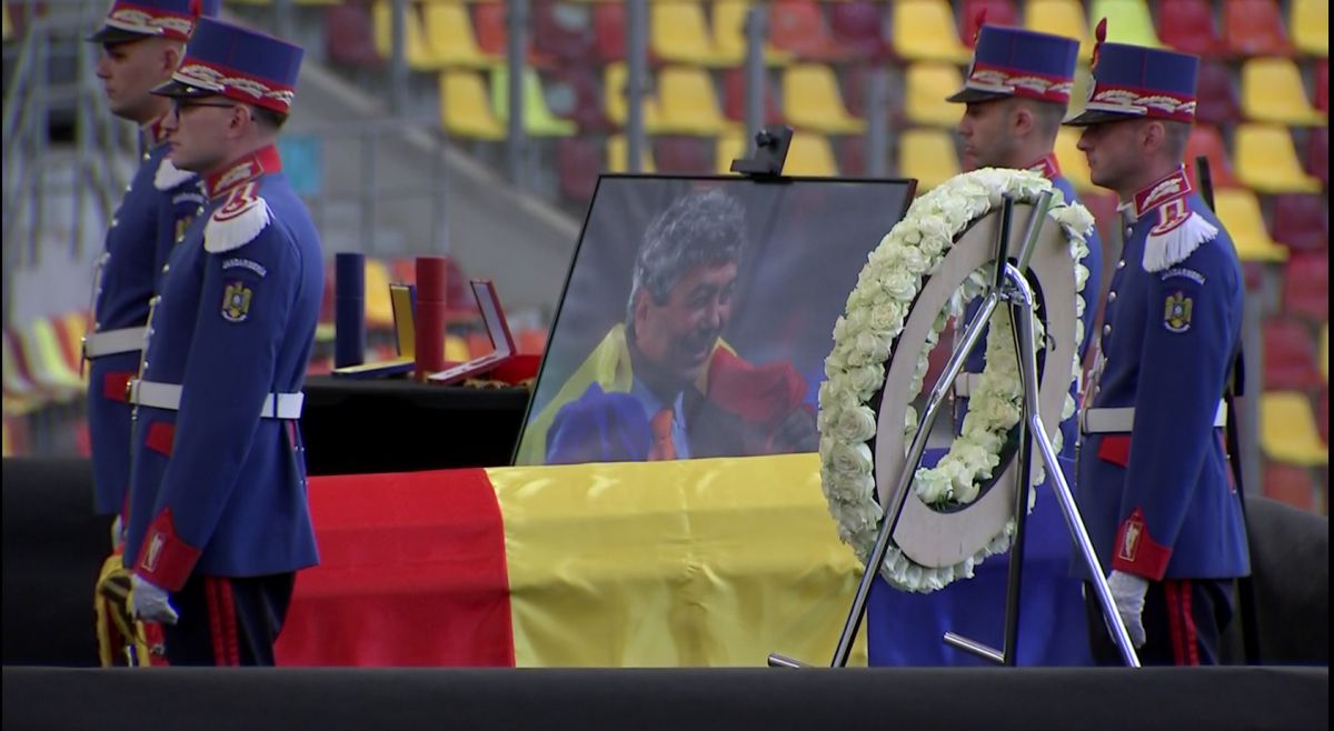 Gest URÂT la meciul FCSB – Oțelul: Ce s-a întâmplat, în timpul minutului de reculegere pentru Mircea Lucescu