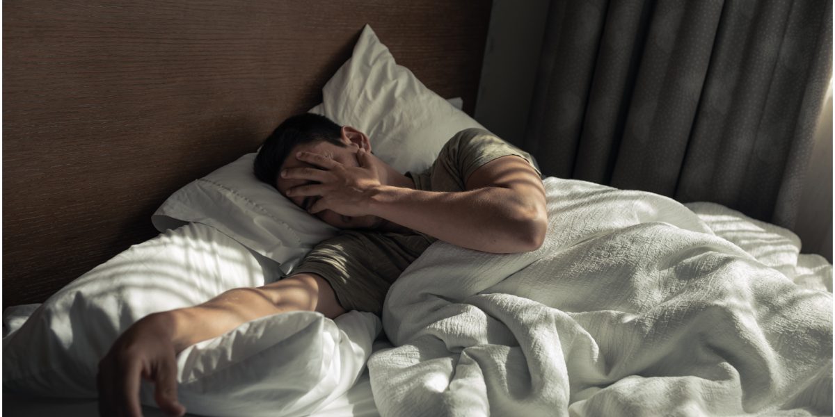 Românii, cu ochii-n lacrimi: Grijile economice le fură somnul