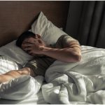 Românii, cu ochii-n lacrimi: Grijile economice le fură somnul