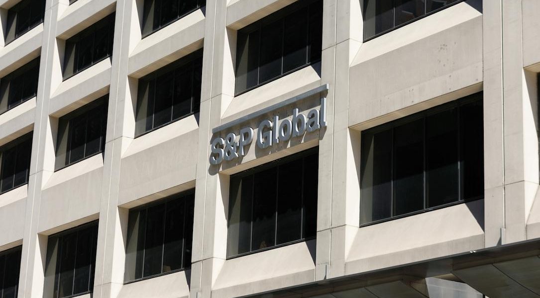 S&p global ratings revizuiește ratingul suveran al româniei: Așteptări și provocări Agenția de evaluare financiară S&P Global Ratings va publica pe 3 aprilie o evaluare a ratingului suveran al României, un eveniment crucial pentru perspectivele economice ale țării